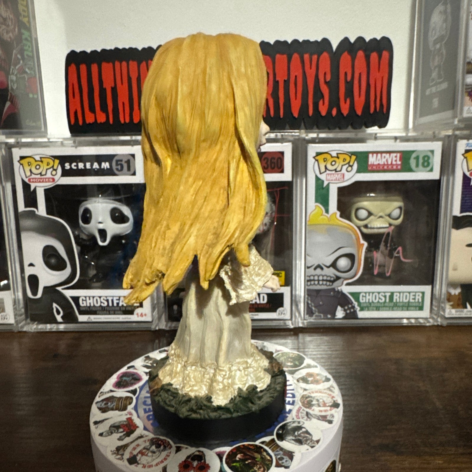 Neca Posey Head knocker (Box damage)