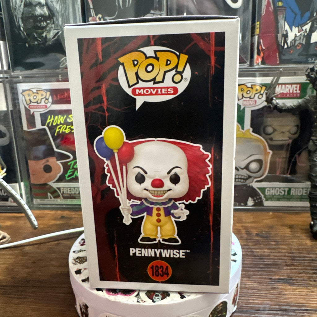 New! Pennywise #1834 IT The Movie + Blood Splatter Protector