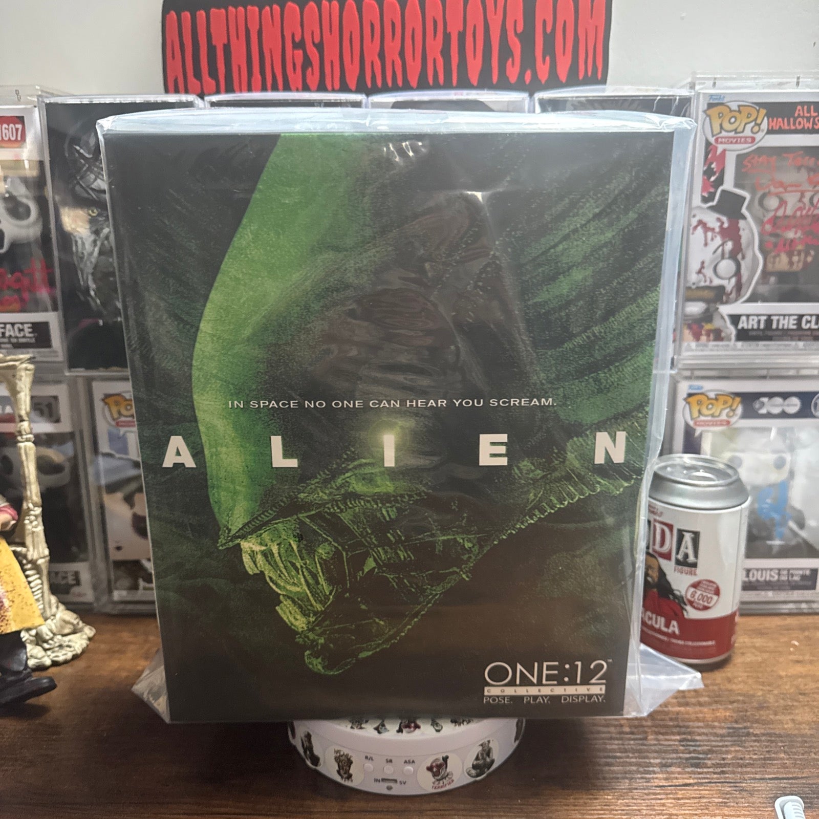 Alien One:12 Collective Mezco